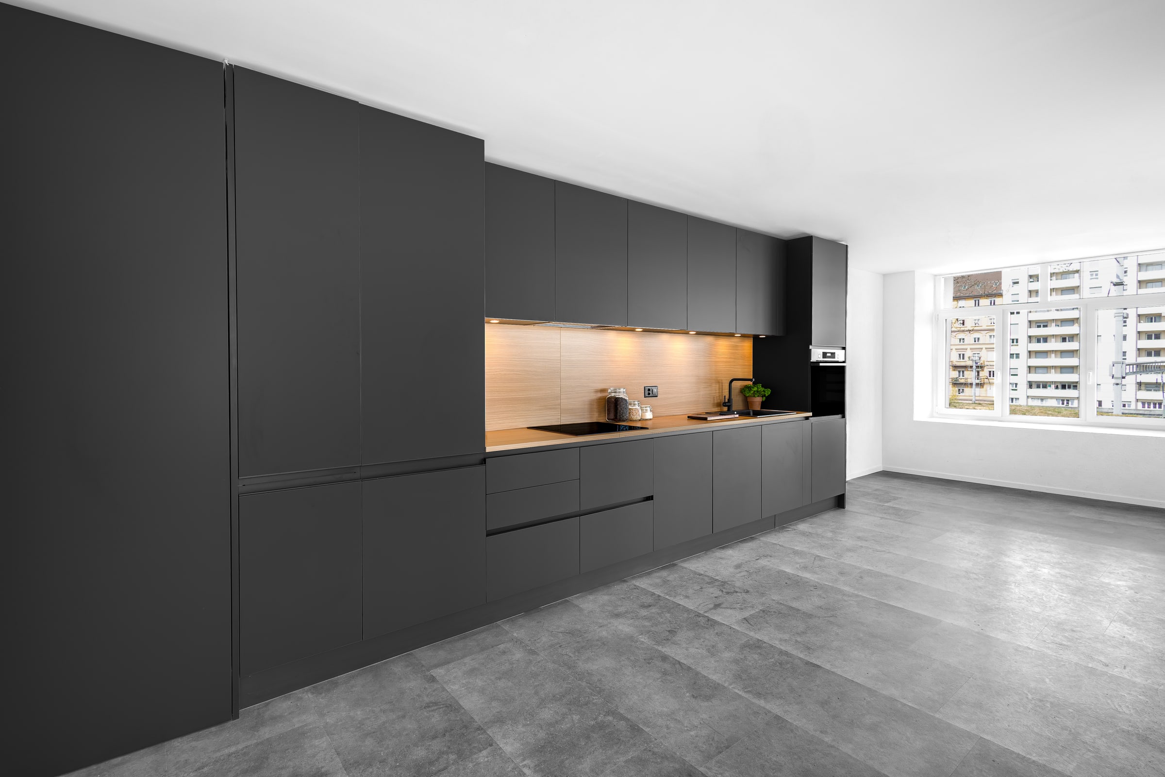 Cuisine graphite et bois chaud réalisée par BP Cuisines